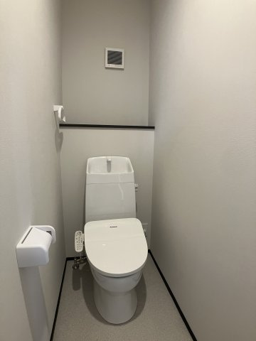 亀崎高根町6丁目戸建のトイレ
