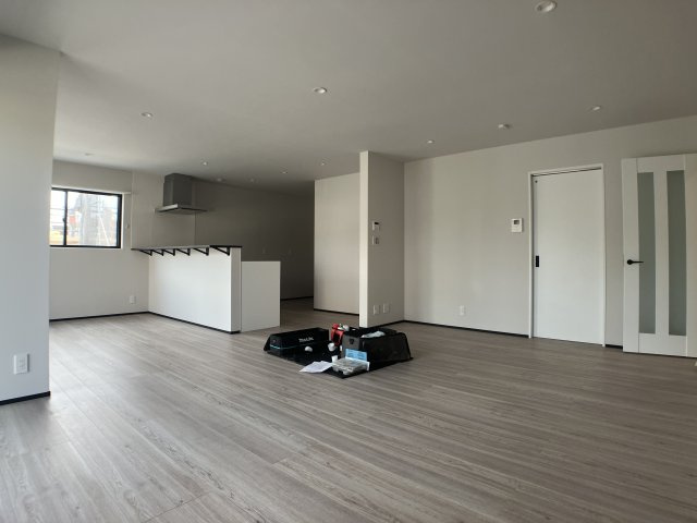 亀崎高根町6丁目戸建の居間・リビング