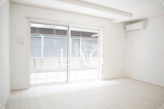 【居間・リビング】 | 湊町ウッドヴィレッジ | 洋室のお部屋です。