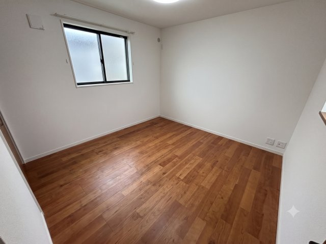 伏見区羽束師鴨川町の子供部屋|※本画像は空室時の写真を加工し、家具・小物等を撤去したイメージです。
実際の仕様とは異なる場合がございます。