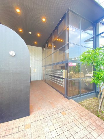 ルミナス岸部のエントランス