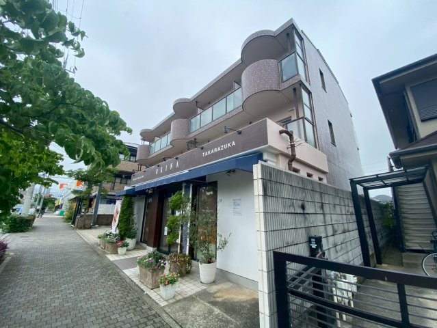 グレース逆瀬川の外観