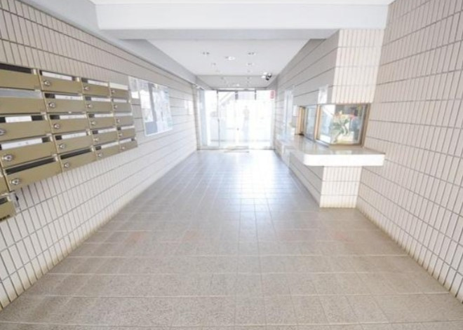 横浜市旭区中沢１丁目の賃貸マンションのロビー