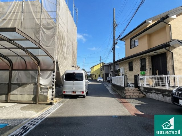 草津市東矢倉　第2期　新築一戸建ての前面道路含む現地写真|周辺は落ち着いた街並みの住宅地！子育てがしやすい住環境です！まだ未完成ですが、現地でしかわからない事もございます。是非一度ご覧ください。