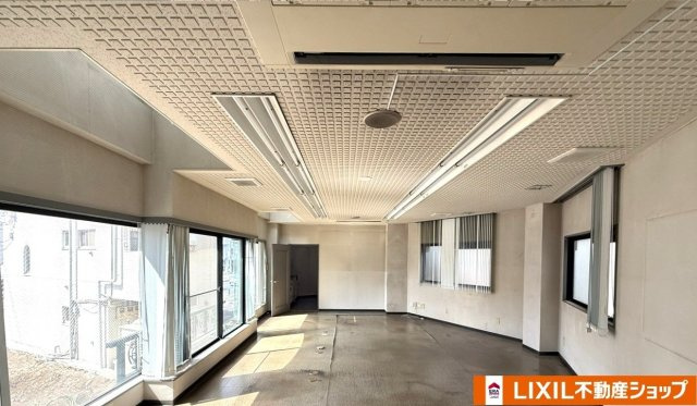 北区志茂4丁目店舗・事務所の居間・リビング|2階室内