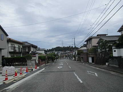 広島市西区山田新町1丁目　新築一戸建ての前面道路含む現地写真