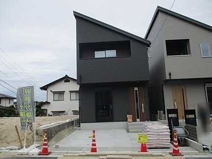 広島市西区山田新町1丁目　新築一戸建ての前面道路含む現地写真