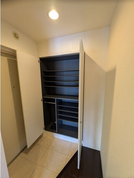 ラプーリア御器所の玄関
