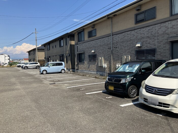 アムール B棟の駐車場|駐車場