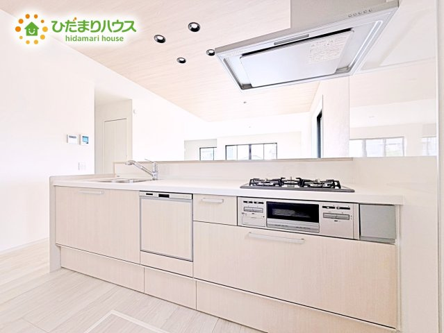 【洋室】 | ひたちなか市高場1期　新築戸建　1号棟 | 2面採光を確保した明るい室内は、風通しも良く、大変居心地の良い空間となっております。