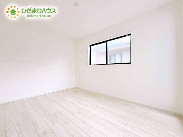 【寝室】 | ひたちなか市高場1期　新築戸建　2号棟 | ベッドを置いても余裕の広さがあります。パソコンや趣味のスペースなどインテリアを考えるのも楽しみですね！