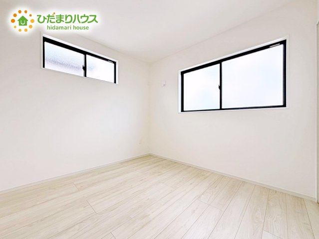 【洋室】 | ひたちなか市高場1期　新築戸建　2号棟 | 家族一人ひとりの大切なプライベート空間。趣味に合わせて使って頂けるようシンプルに仕上げてあります。暮らし心地を大きく左右する収納を、適材適所に配置し使い勝手を考慮しました。