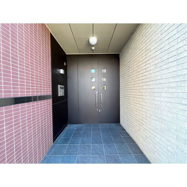 ヴァリエ東別院のエントランス