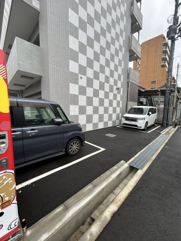 ファステート尼崎クロノスの駐車場