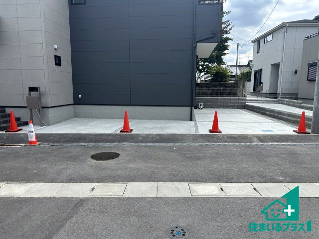 ●生駒郡斑鳩町服部　新築一戸建ての駐車場|駐車スペース！散水栓があるので、こまめに愛車を洗えます！