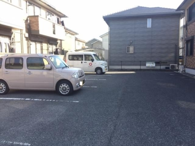クラウディア　C棟の駐車場