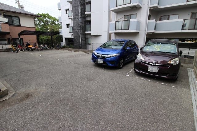 塩屋ヴィレッジCの駐車場