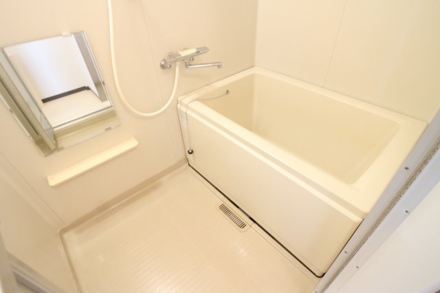 塩屋ヴィレッジCの浴室