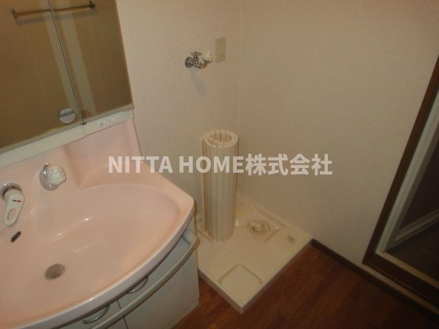 グランシャリオ氷上１番館の洗面所|室内洗濯機置き場も設置しています＊