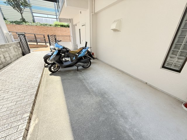 ピアシティ魚崎の駐車場