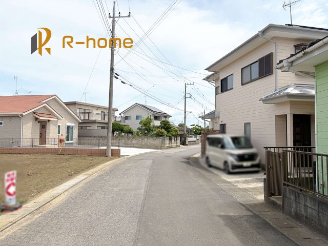 常総市本石下第13　新築戸建て　2号棟の前面道路含む現地写真|周辺環境も併せて案内致します♪
閑静な住宅地で笑顔あふれる新生活！
ぜひ現地へお越しください♪