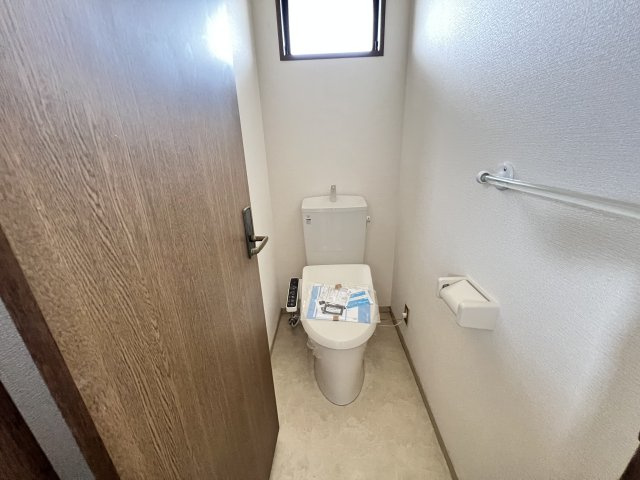 津新町１丁目一戸建てのトイレ