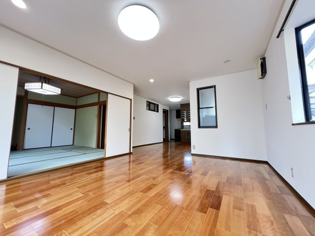 津新町１丁目一戸建ての居間・リビング