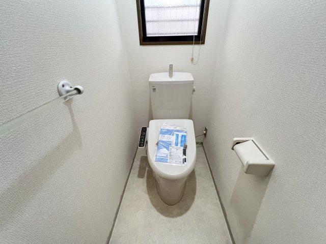 津新町１丁目一戸建てのトイレ