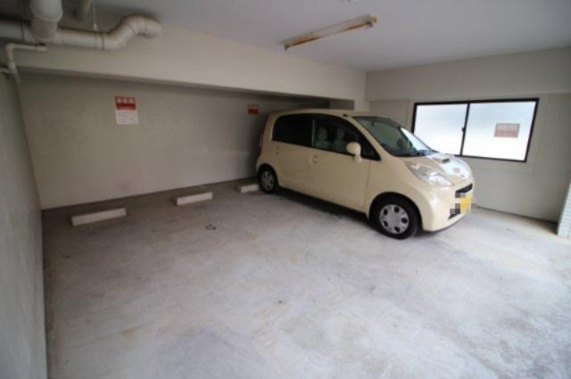 パサージュ西舞子の駐車場