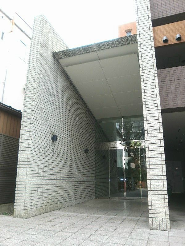 立川市錦町６丁目の賃貸マンションのエントランス