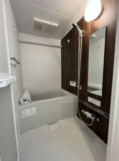 【浴室】 | プレシャスコート | 追い焚き機能、浴室乾燥機付きバス。