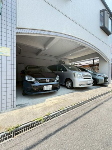 プリティハウスの駐車場