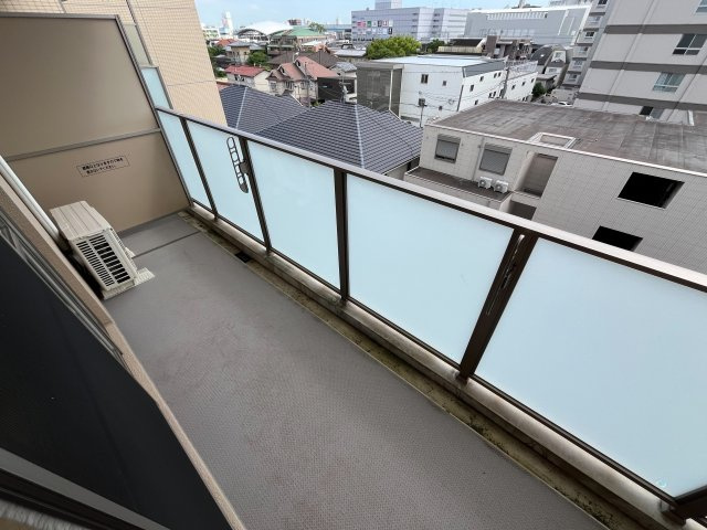 レジェンダリー甲子園浦風町のバルコニー