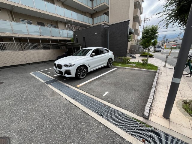 レジェンダリー甲子園浦風町の駐車場