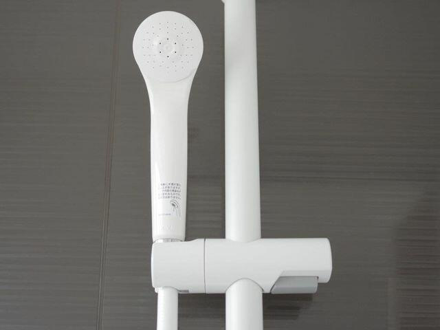 八代郡氷川町鹿野の中古一戸建の浴室|新品交換予定のシャワーです。