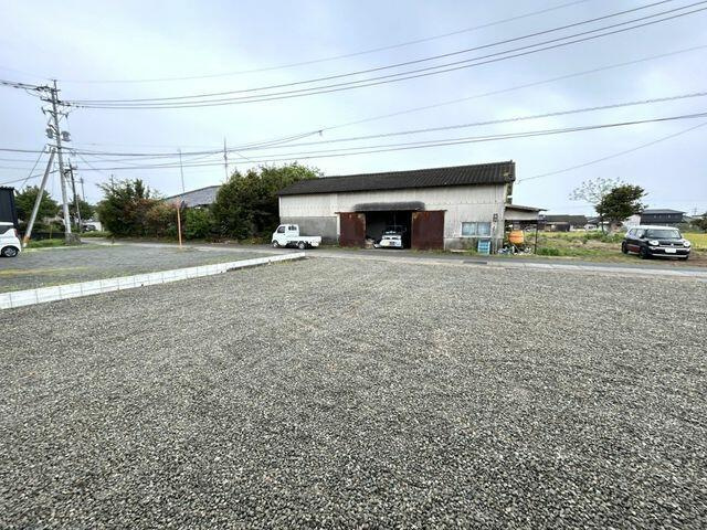 八代郡氷川町鹿野の中古一戸建の駐車場|駐車場の写真です。駐車場拡張工事を行い、約10台駐車可能となりました。来客があっても安心ですね。