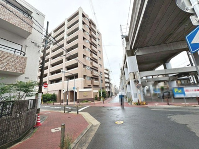 【周辺】 | ミラージュパレス北田辺 | ワイドバルコニーですので、洗濯物が干しやすそうですよ！スロップシンクが付いているので、バルコニーの掃除にも便利です！