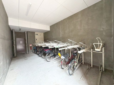 【駐輪場】 | ミラージュパレス北田辺 | 駐輪場に屋根があるので、雨の日に自転車が濡れにくく嬉しいですね♪