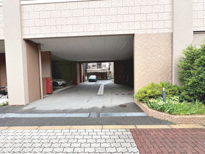 【エントランス】 | ミラージュパレス北田辺 | 北田辺味道館まで徒歩８分！スーパーサンコー美章園店まで徒歩９分！カナートモール桑津まで徒歩１１分！毎日のお買い物に便利ですね！その日の特売日などでスーパーを選べますね♪