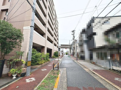 【周辺】 | ミラージュパレス北田辺 | キッチンに勝手口ございます 生ごみなどを一時的に外に置いておけるので、匂いが気になりませんね♪