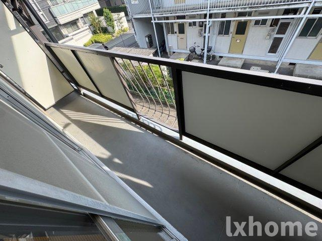 第１吉田文化のバルコニー|暖かな日差しのふりそそぐバルコニー