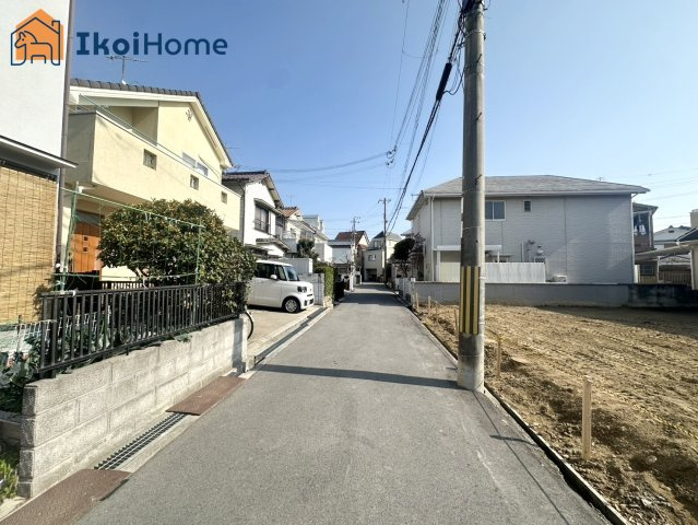 明石市朝霧町3丁目　全2区画　土地　2号地の前面道路含む現地写真|●年中無休：当日予約可●前面道路は幅員約4ｍ、交通量少なく安心の住環境です。