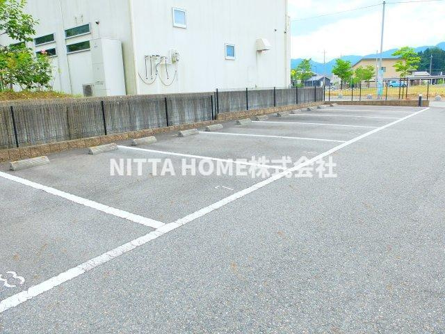 Reizvoll Villa（ライツフォル・ヴィラ）の駐車場|敷地内に駐車場も完備◎