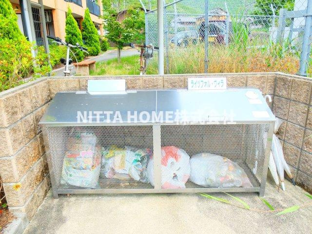 Reizvoll Villa（ライツフォル・ヴィラ）のエントランス|ごみ捨て場も完備しています＊