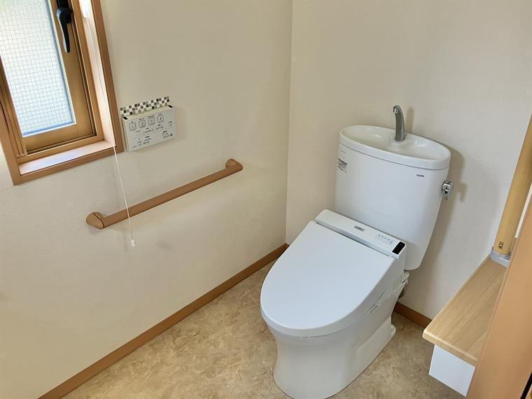 三輪野山戸建のトイレ