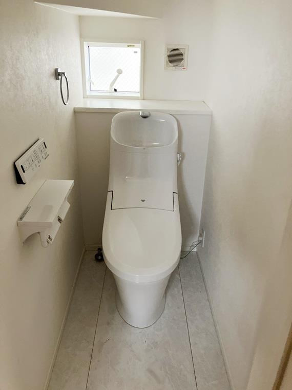 下小田中戸建のトイレ