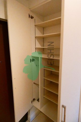 エンクレスト呉服町の玄関|下駄箱もしっかりついてます！