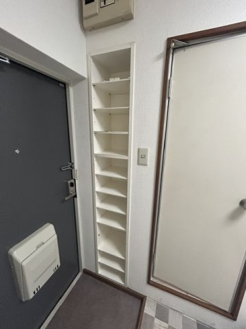 クリエール本山の玄関