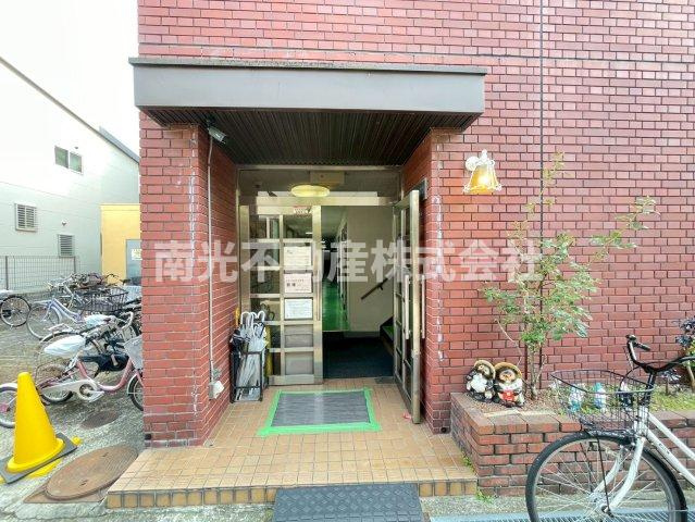 第2原田ハイツのエントランス