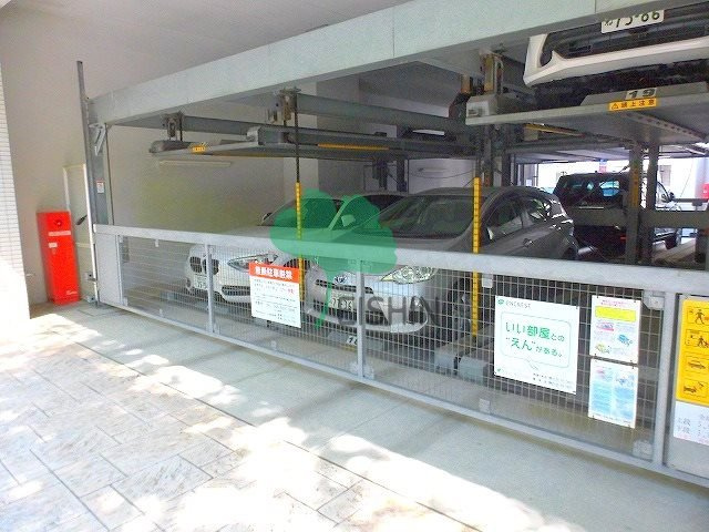 エンクレスト博多Rey(エンクレスト博多レイ)の駐車場